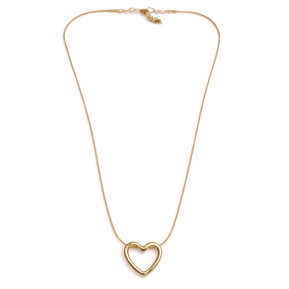 Collar con corazón hueco