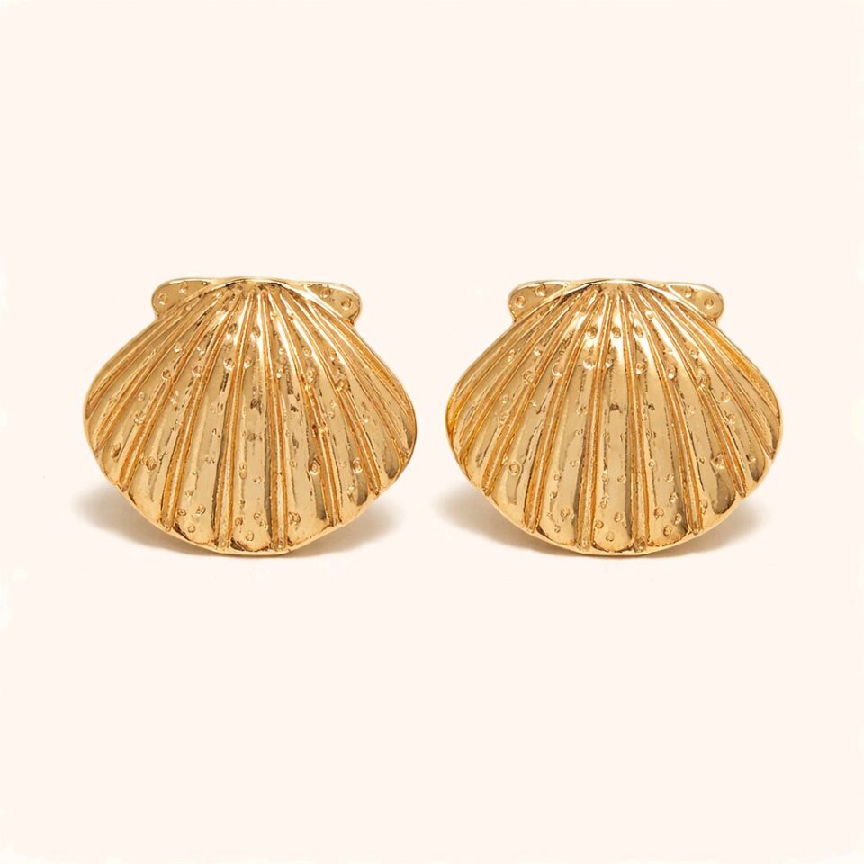 Aretes en forma de almeja
